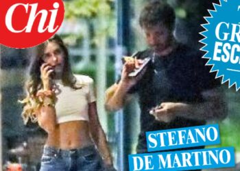Stefano De Martino paparazzato con la nuova presunta fidanzata da 'Chi': lo scatto con Martina