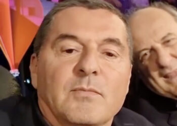 ''Ho lasciato Mediaset, non sono stato mandato via'': Teo Mammucari rompe il silenzio e attacca il collega Enrico Papi