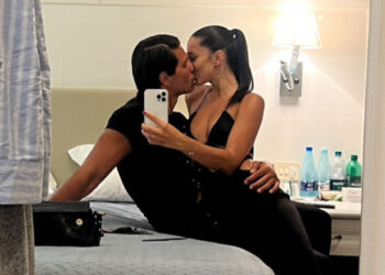 Niccolò Bettarini, primogenito di Simona Ventura e Stefano Bettarini, passionale con la nuova fidanzata: la foto intima