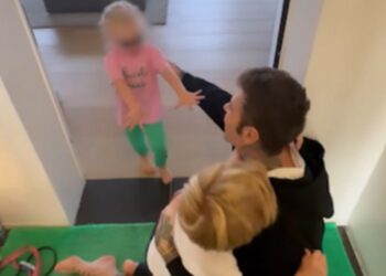 Il commovente video del ritorno a casa di Fedez dopo il ricovero