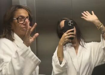 Giulia De Lellis nella clinica detox insieme alla mamma