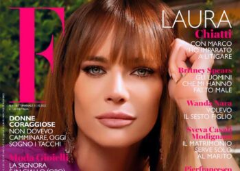 Laura Chiatti rivela che i figli di 8 e 7 anni dormono ancora con lei e Marco Bocci: ''Stiamo tutti in un letto oversize''