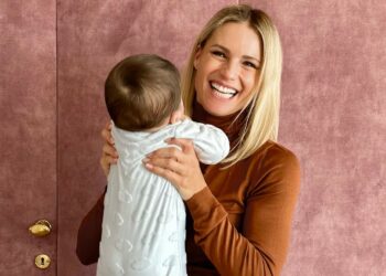 ''Avete fatto un miracolo genetico'': Michelle Hunziker mostra orgogliosa il nipotino Cesare e loda la figlia Aurora