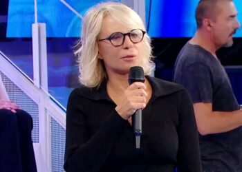 ''Sono passata dal non avere seno ad averne troppo'': la confessione di Maria De Filippi