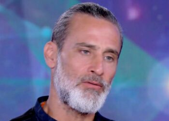 Raz Degan distrutto in tv: ''In Israele giorni da incubo, mio padre non vuole lasciare il kibbutz evacuato''