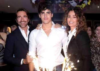 Il figlio di Samantha de Grenet compie 18 anni: le foto del compleanno di Brando Barbato