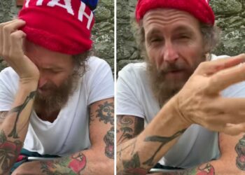 Jovanotti non riesce ancora a camminare senza stampelle