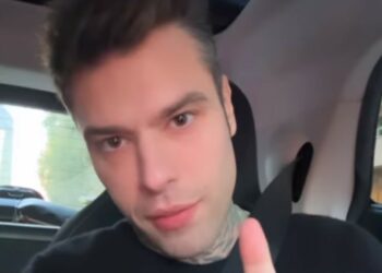 Gli chiedono come abbia fatto Chiara Ferragni a scegliere lui anche se poteva avere 'fighi pazzeschi': Fedez risponde così