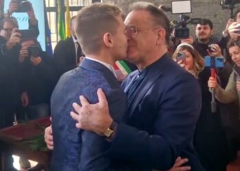 Le nozze a Napoli di Alessandro Cecchi Paone e il fidanzato 23enne Simone Antolini