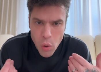 Un Fedez così arrabbiato non lo avevamo mai visto: il rapper annuncia provvedimenti dopo le minacce