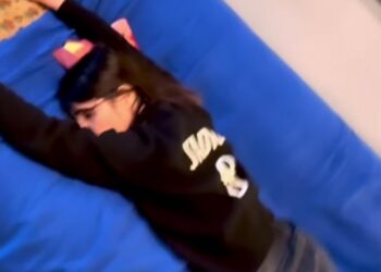 Giorgia esausta dopo i concerti: il compagno Emanuel Lo riprende la cantante che crolla sul divano