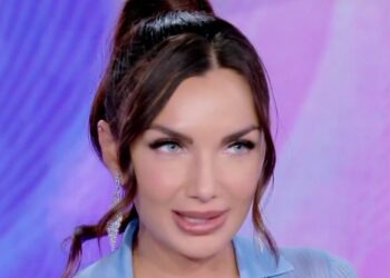 ''Vorrei avere già 40 anni'': Elettra Lamborghini in tv rivela di uscire di casa solo per lavoro