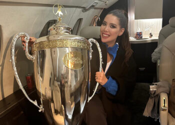 Wanda Nara vince 'Ballando con le Stelle', nella notte via sul jet privato per tornare dalla famiglia con la mega coppa: foto