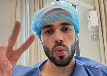 Goffredo Cerza, compagno di Aurora Ramazzotti, si è sottoposto a un trapianto di capelli e mostra tutto sul social