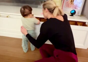 Il nipotino Cesare pronuncia una delle sue prime parole a casa di nonna Michelle Hunziker