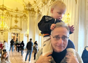 Paolo Bonolis e Sonia Bruganelli, vacanze di Natale separati dopo l'addio: lei a Roma, lui all'estero, ecco dove