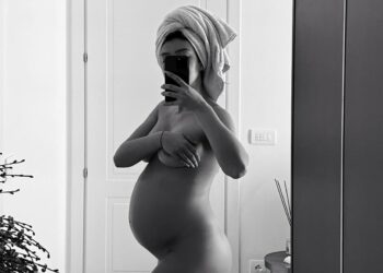 Andrea Cerioli fa una dolce dedica d'amore alla compagna incinta per il quinto anniversario, lei mostra il pancione: foto