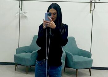 Cecilia Rodriguez prova l'abito da sposa con il supporto di un grande team, ma scoppia a piangere in atelier: il motivo