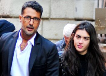 ''La gabbia dorata mi ha distrutto giorno per giorno'': la fidanzata di Fabrizio Corona annuncia la fine della loro storia con parole forti