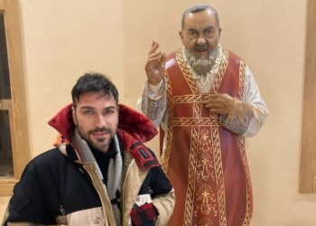 Costantino Vitagliano colpito da una rara malattia autoimmune va a San Giovanni Rotondo nel Santuario di Padre Pio: foto