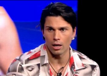 Luca Onestini eliminato dal GF spagnolo dopo pochi giorni: il fratello Gianmarco furibondo, lite in diretta nello studio tv