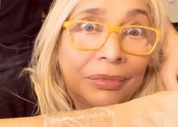 ''Da pazza ragazzi'': Mara Venier fa il suo primo tatuaggio a 73 anni e mostra tutto sul social, guarda