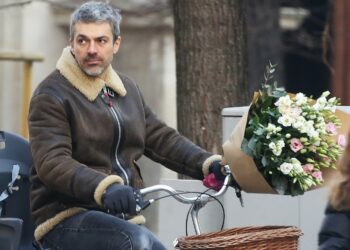 Cristina Marino racconta che Luca Argentero è stato paparazzato mentre le stava facendo una sorpresa...