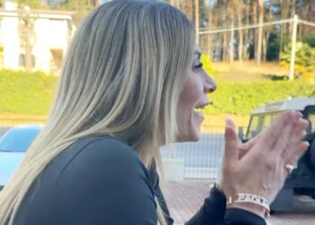 Paola Caruso riceve un'auto da 100mila euro per San Valentino