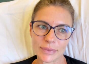 Martina Colombari rivela di essere stata operata d'urgenza all'addome