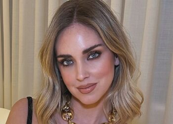 Chiara Ferragni toglie la fede: la foto della sua mano senza l'anello nuziale alimenta i gossip sulla fine del matrimonio con Fedez