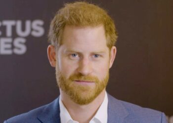 Il Principe Harry si è già precipitato a Londra dopo la notizia del cancro del padre: gli ha telefonato Re Carlo in persona