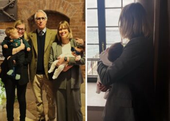 Federica Pellegrini a 50 giorni dal parto torna a lavorare ma non si stacca dalla figlia Matilde, a Venezia porta anche la neonata: foto