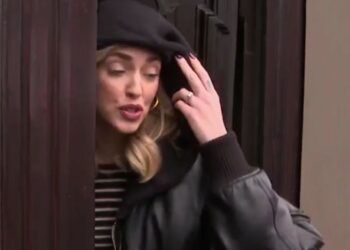 ''Lasciatemi andare dalla psicologa in pace, è momento doloroso'': Chiara Ferragni braccata dalla troupe tv mentre va in terapia