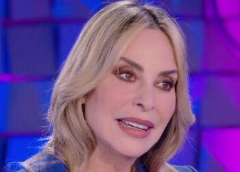 ''Dopo tanti mesi di silenzio ci siamo sentiti'': Stefania Orlando rivela la fine del gelo con l'ex marito Simone, chi ha contattato chi