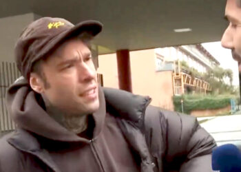 Fedez intercettato da Pomeriggio5 rompe il silenzio: ''La priorità in questo momento sono i miei figli, non giocherei sulla loro pelle''