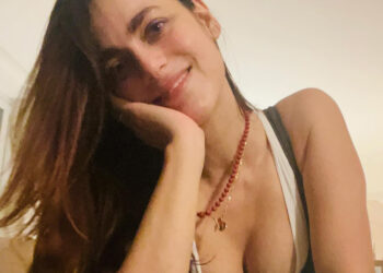 ''Voglio ricordarmi il primo allenamento post partum'': Miriam Leone mostra la sua prima sessione di fitness da mamma, il seno è esplosivo