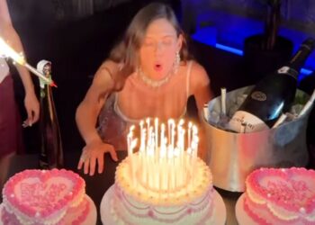 Bianca Balti festeggia 40 anni a Milano con un look mozzafiato