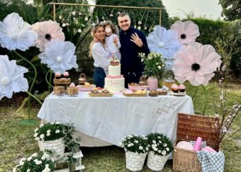 Costanza Caracciolo e Bobo Vieri festeggiano i 4 anni di Isabel con un picnic in Sicilia