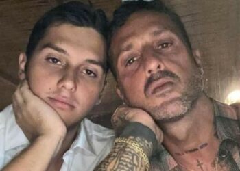 ''Carlos era quasi guarito e, invece, ha avuto un crollo totale, è stato durissimo'': Fabrizio Corona rivela l'ultima volta che ha pianto