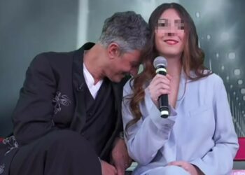 Fiorello celebra la Festa del Papà cantando in diretta tv con la figlia 17enne Angelica e si commuove: guarda