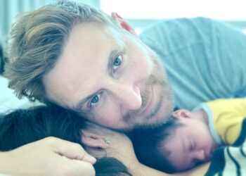 Il dj David Guetta nuovamente papà a 56 anni! E’ nato il terzo figlio: ecco come si chiama