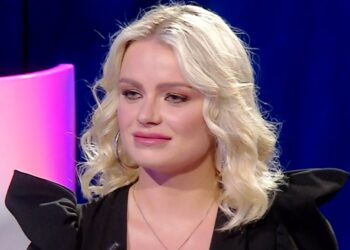 Mercedesz Henger rivela le parole imbarazzanti che le ha detto suo padre biologico l’unica volta che si sono parlati