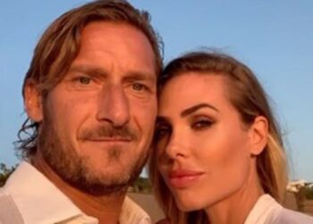''Facemmo una cena a casa nostra'': una famosa showgirl rivela di essere stata lei a far conoscere Francesco Totti e Ilary Blasi, il racconto