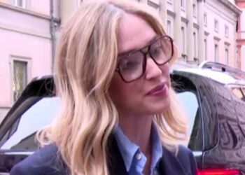 ''Anche io voglio il cornino!'': Chiara Ferragni parla con l'inviato di Pomeriggio 5 e si lamenta della disparità di trattamento con Fedez