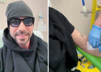 Costantino Vitagliano affronta con il sorriso le cure per la sua malattia