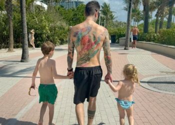 Fedez vola a Miami con i figli Leone e Vittoria