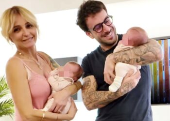 Andreas Muller e Veronica Peparini festeggiano il primo mese delle gemelline
