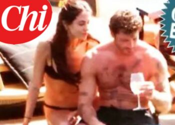 Stefano De Martino paparazzato in costume in barca insieme alla sua ex Gilda Ambrosio durante lo scorso weekend bollente: guarda