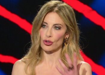 ''E' un po' che non entro nel suo telefono, sarebbe ora'': Francesca Fagnani rivela di aver spiato il cellulare del fidanzato Mentana