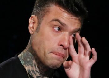 Fedez in lacrime a Belve, le prime immagini del rapper che piange durante l'intervista con Francesca Fagnani: guarda